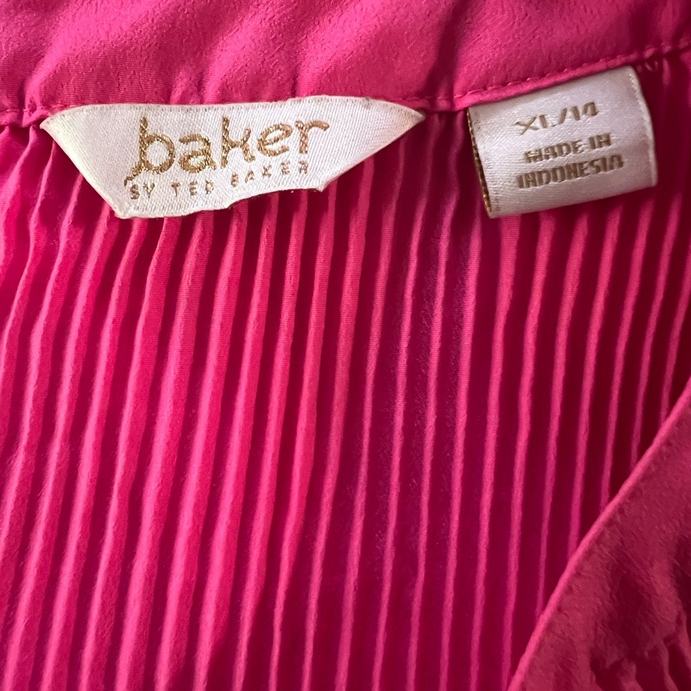 Baker by Ted Baker Pleated Blouse with Heart Buttons Hot Pink Size XL - Picture 5 of 5